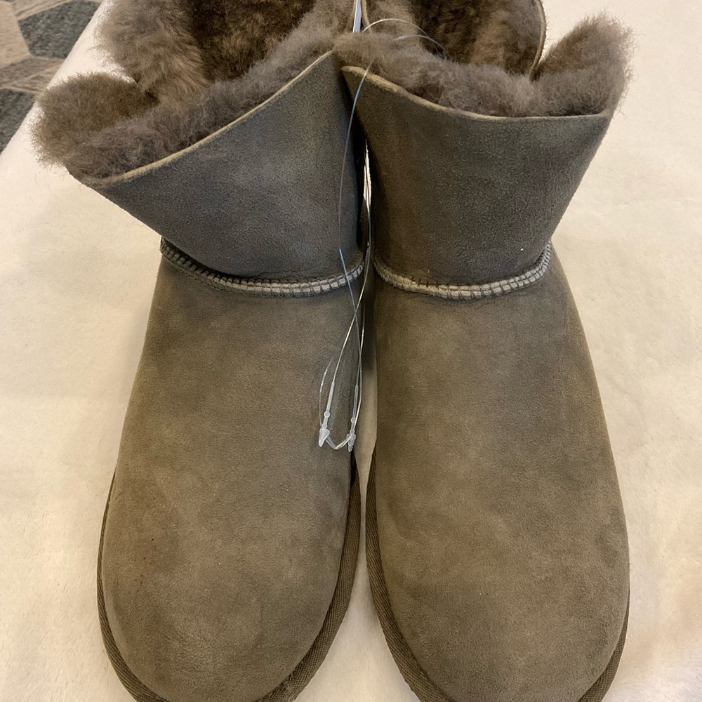 Kirkland Ladies Shearling Short Boot Green size 9